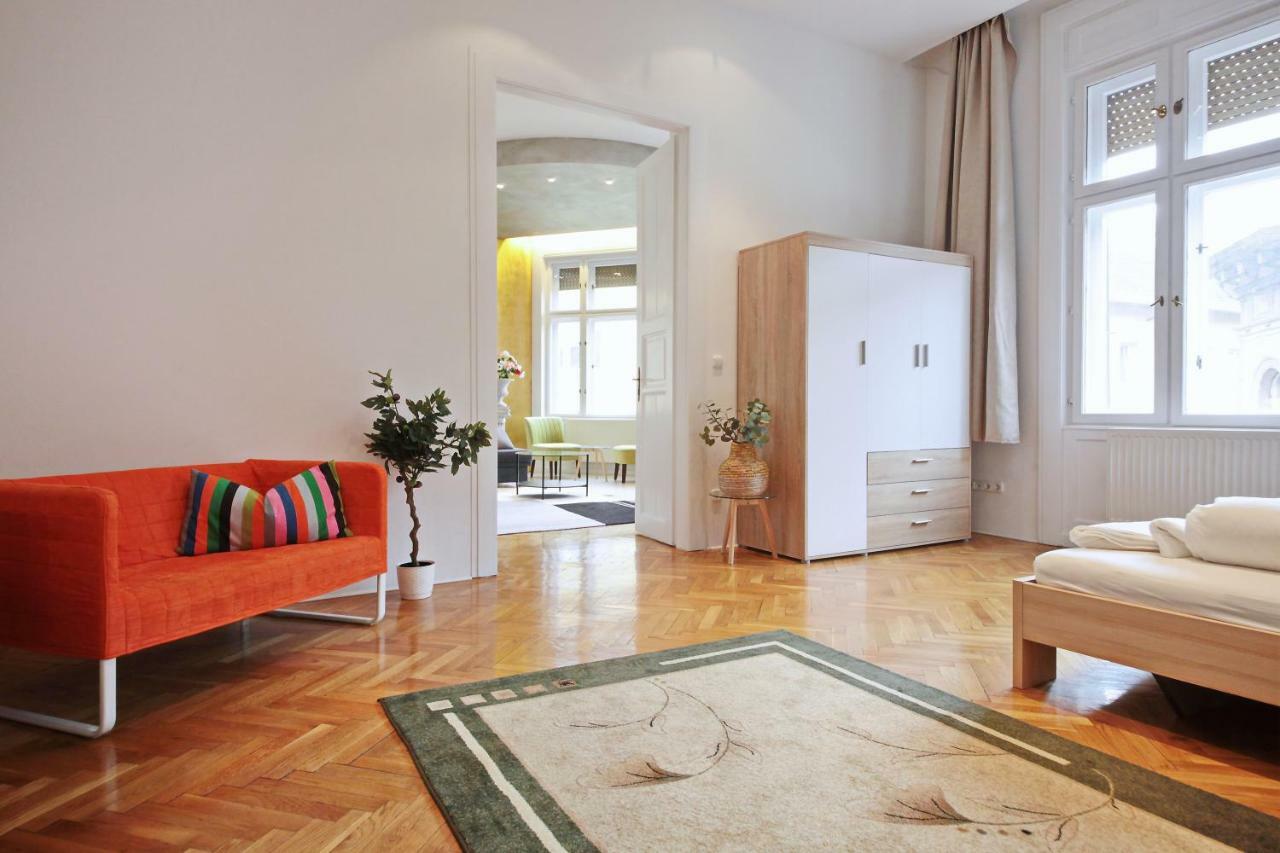 Luxury Gold Plated Suite In Calm Central Location Будапеща Екстериор снимка